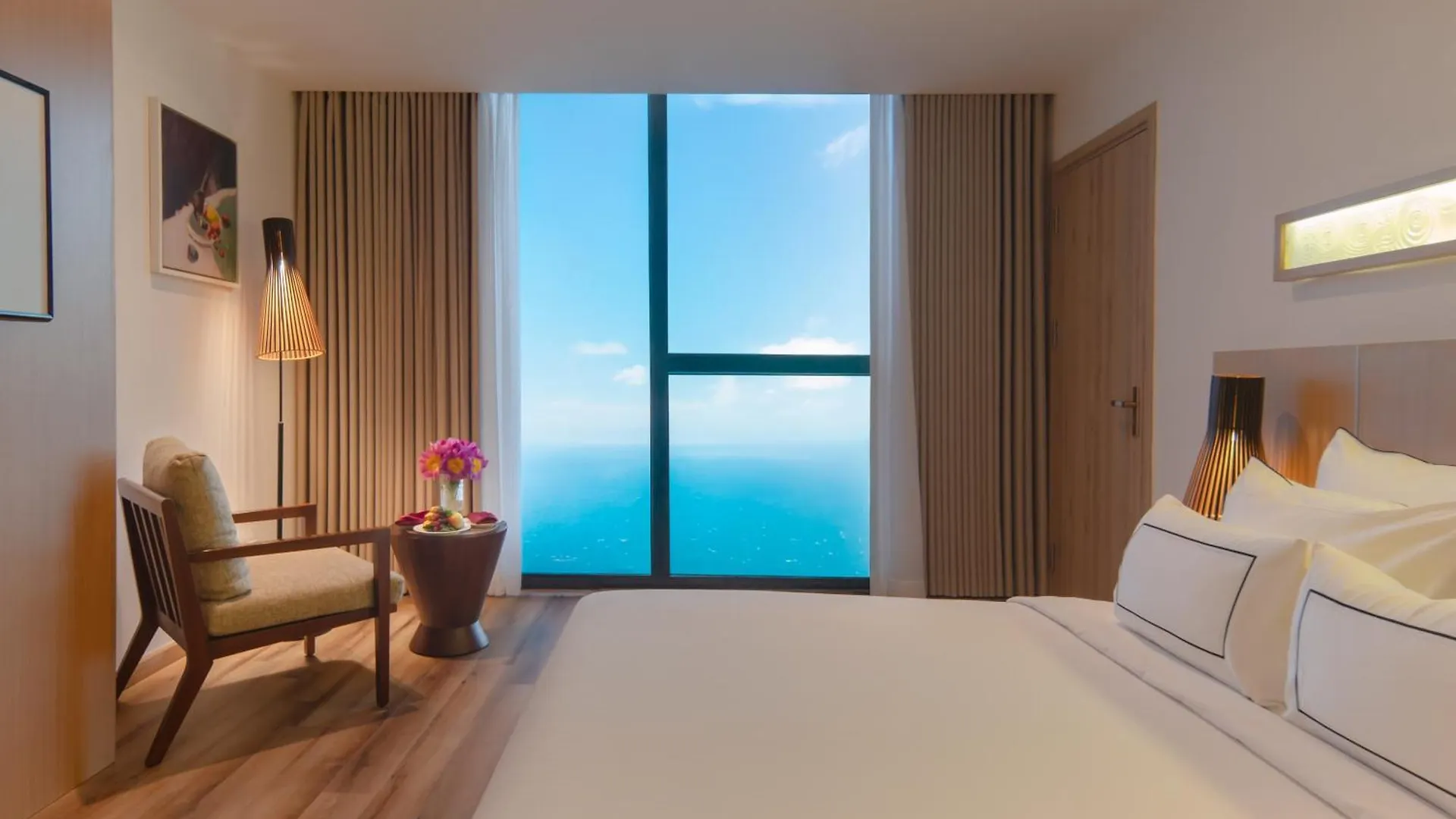 Starcity Hotel & Condotel Beachfront Нячанг