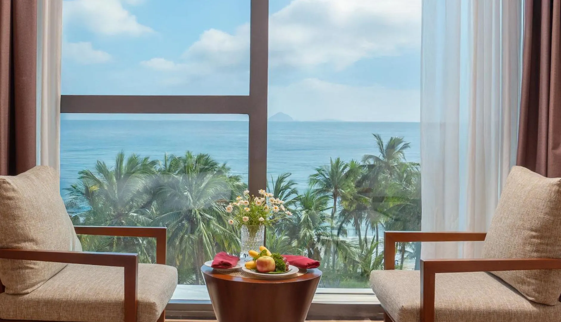 Starcity Hotel & Condotel Beachfront Нячанг