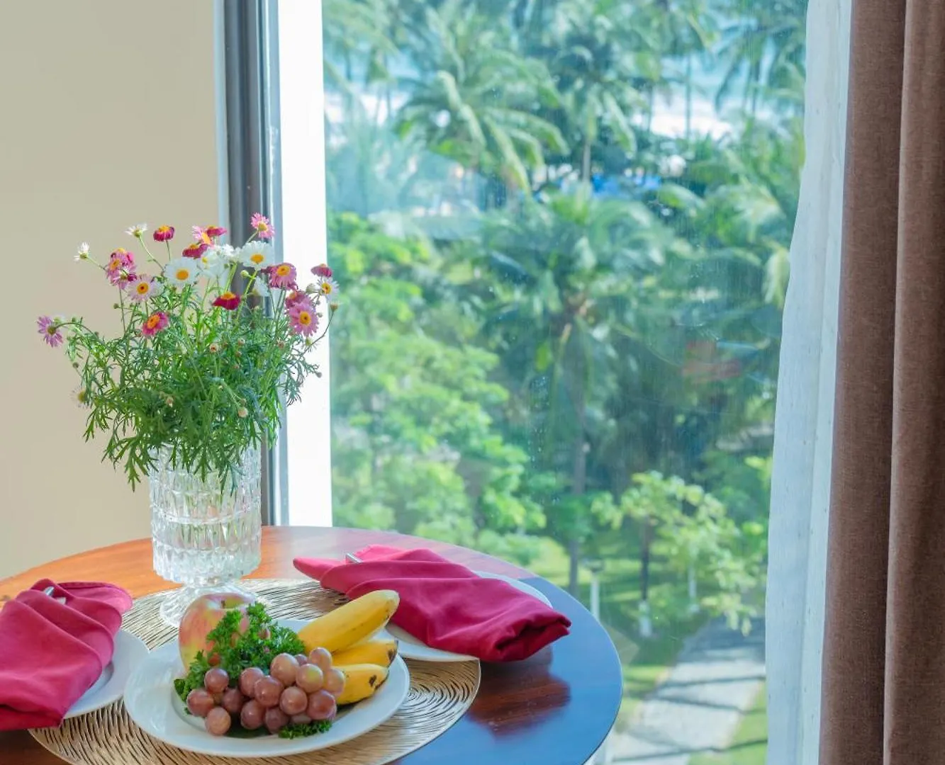 Starcity Hotel & Condotel Beachfront Нячанг