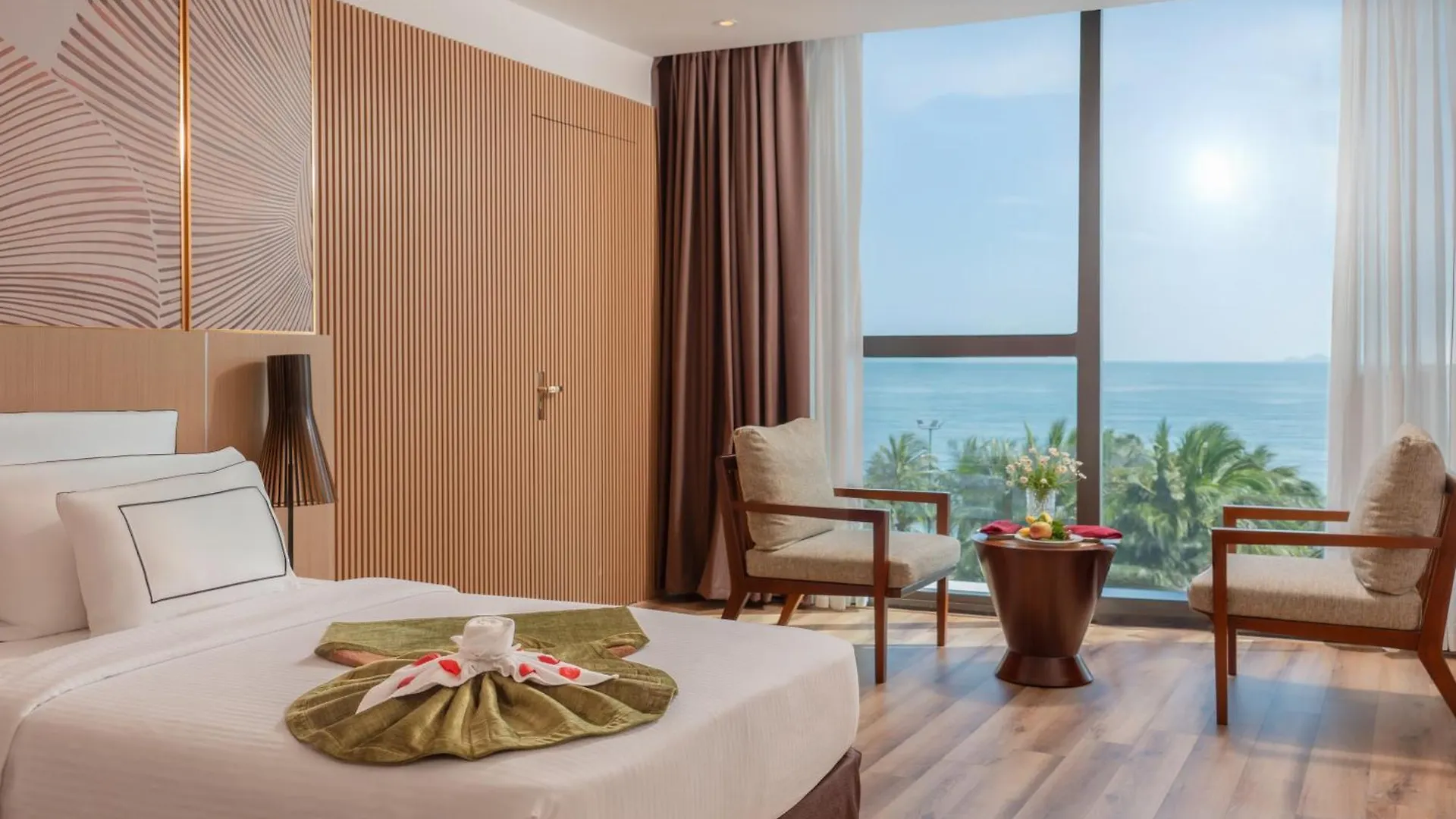 Starcity Hotel & Condotel Beachfront Нячанг