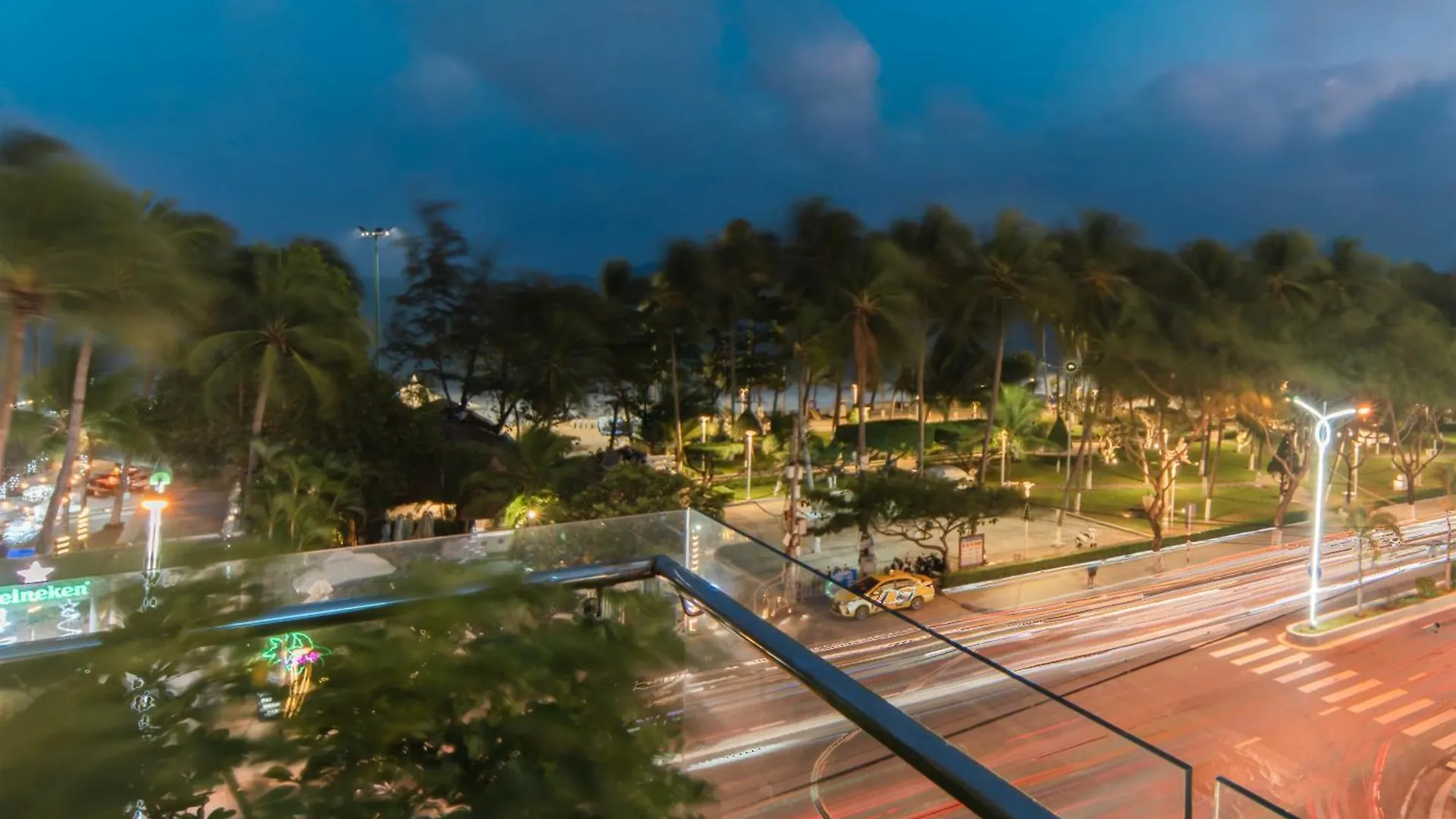 Starcity Hotel & Condotel Beachfront Нячанг 5*,
