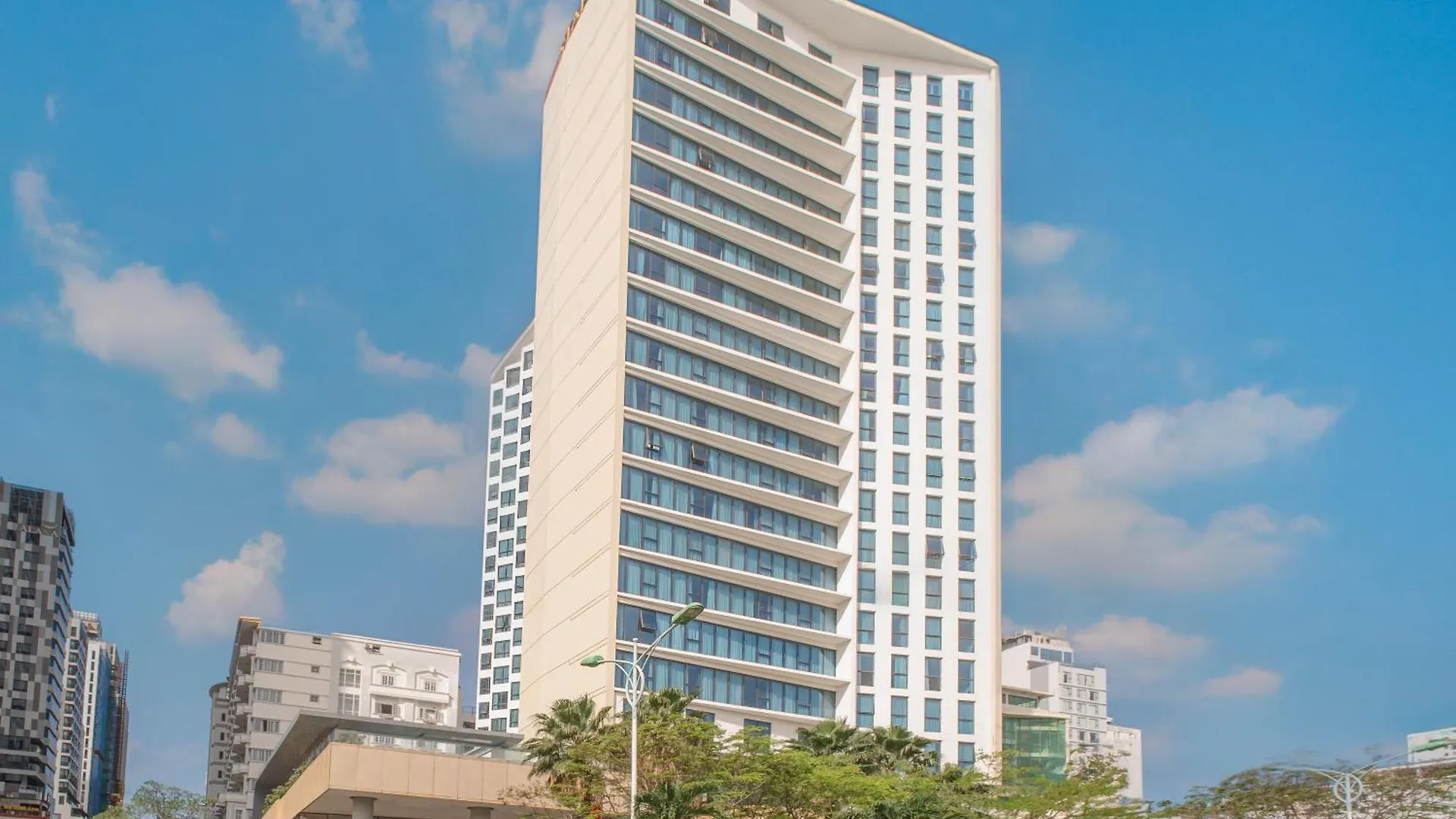 *****  Starcity Hotel & Condotel Beachfront Нячанг Вьетнам