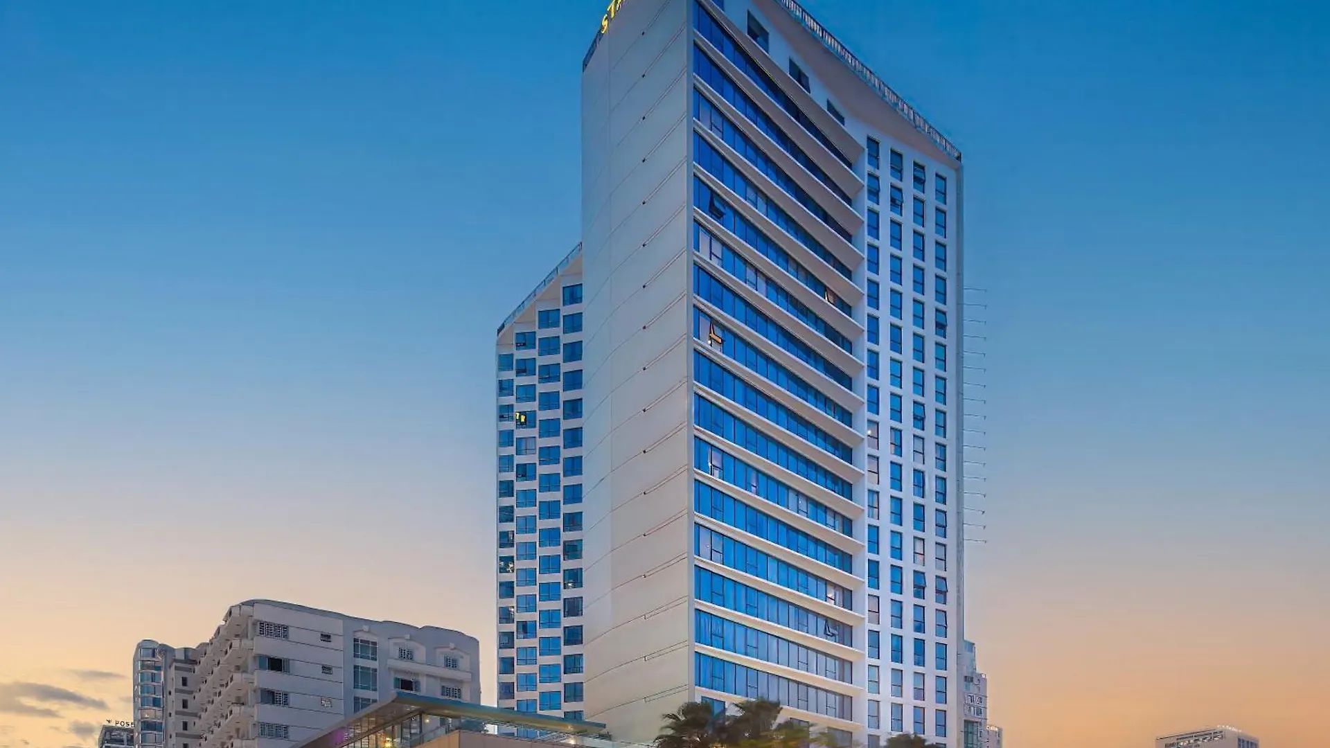 Starcity Hotel & Condotel Beachfront Нячанг
