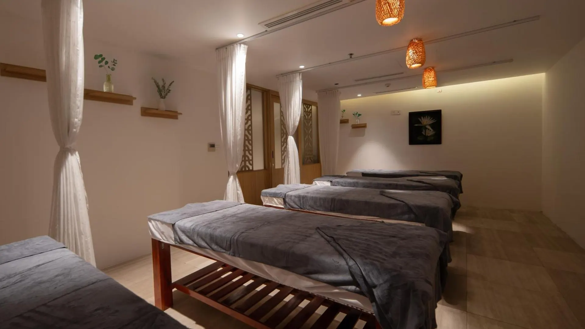 Starcity Hotel & Condotel Beachfront Нячанг