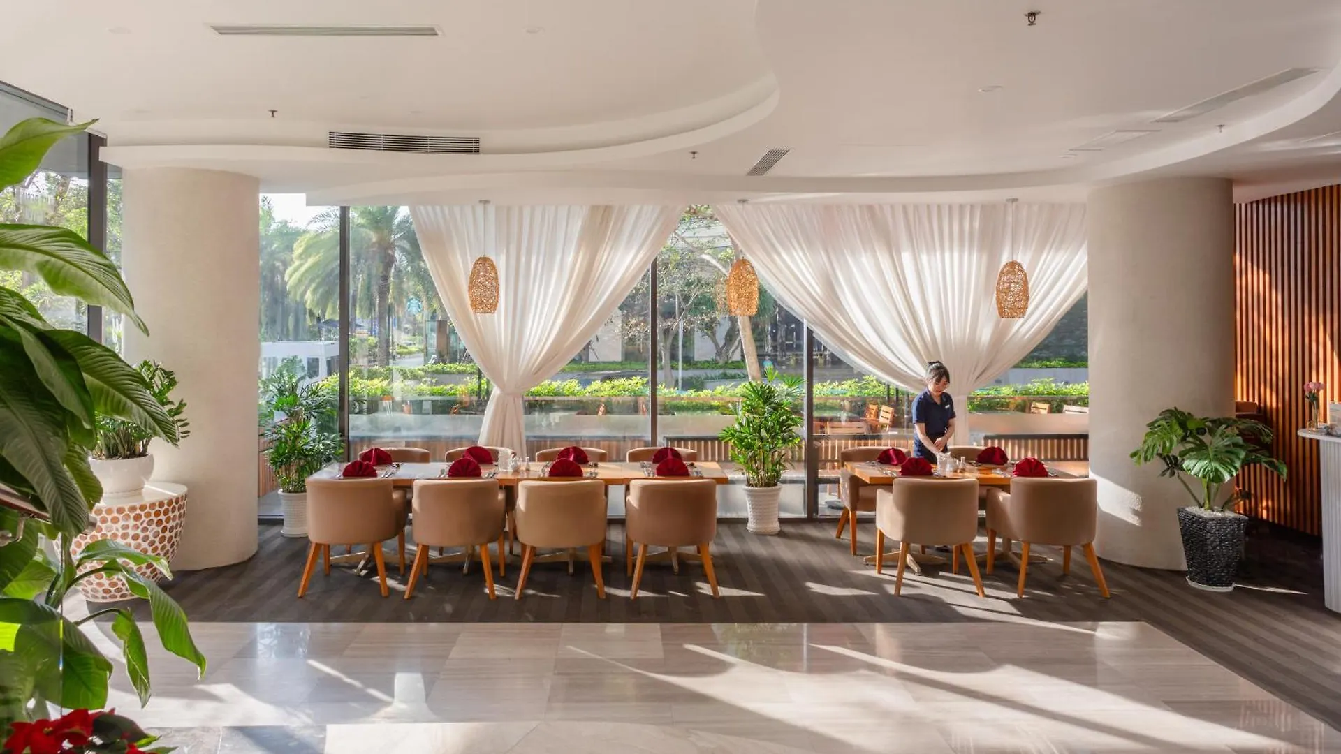 Starcity Hotel & Condotel Beachfront Нячанг Вьетнам