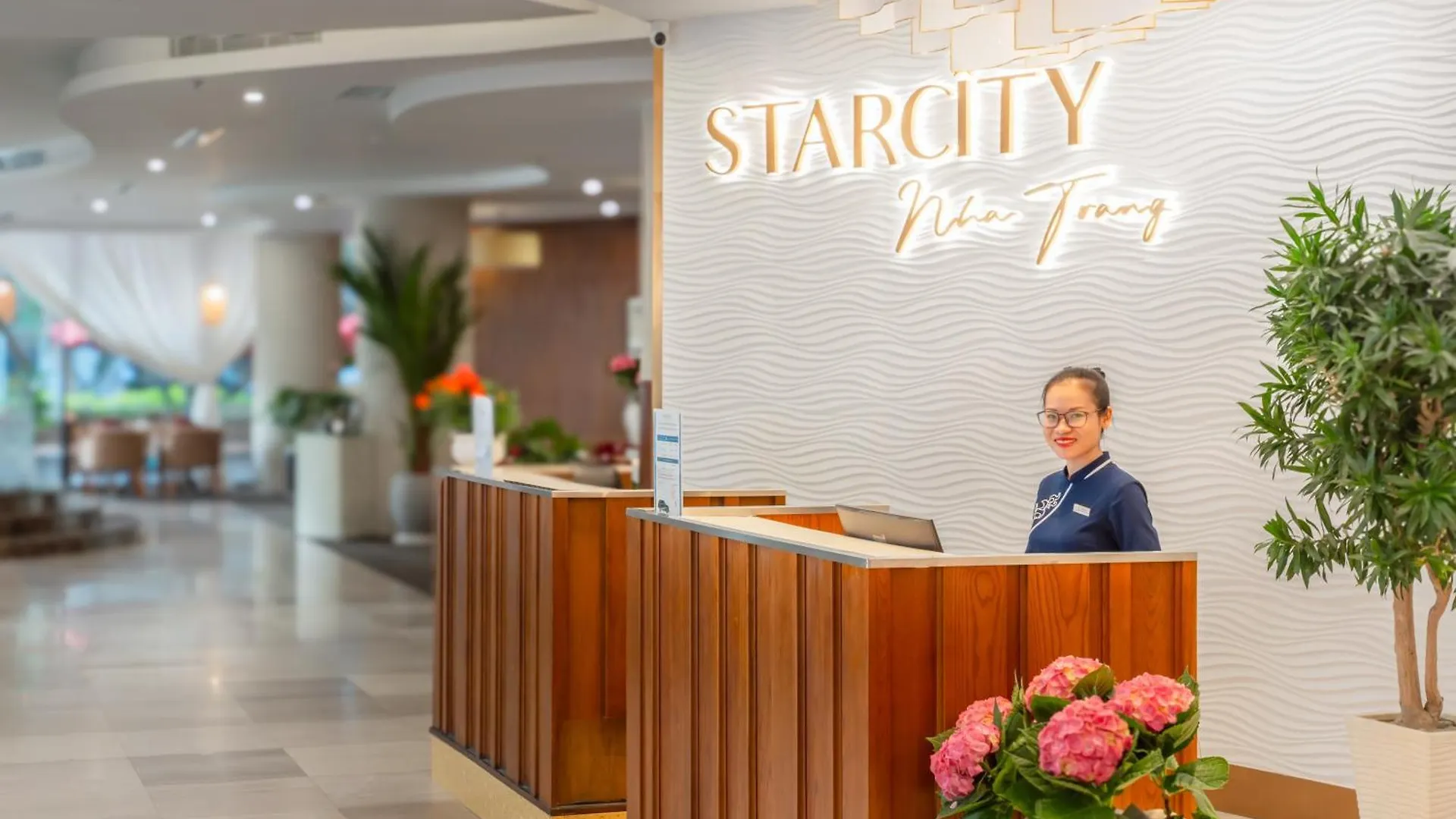 Starcity Hotel & Condotel Beachfront Нячанг