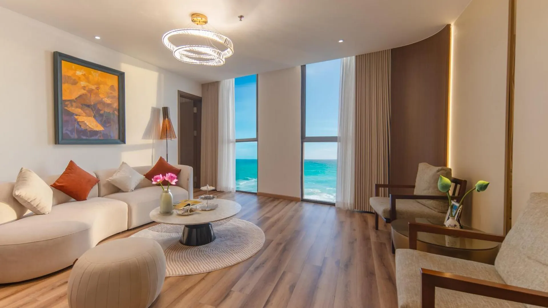 Starcity Hotel & Condotel Beachfront Нячанг