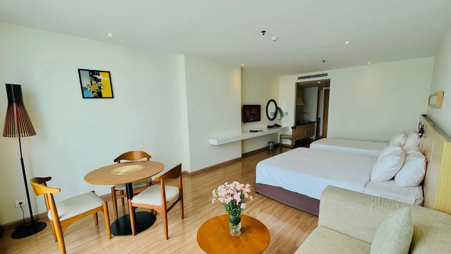 Starcity Hotel & Condotel Beachfront Nha Trang 5*,
