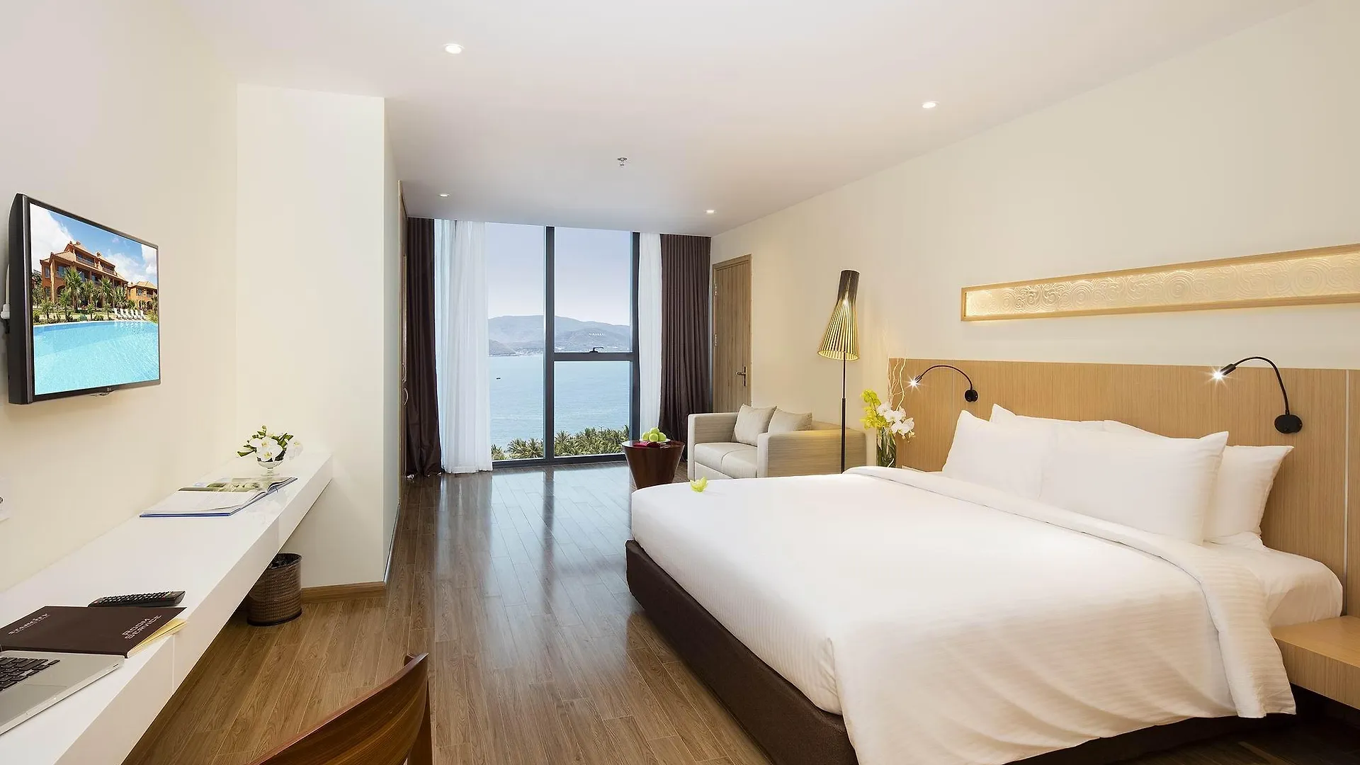 Starcity Hotel & Condotel Beachfront Nha Trang