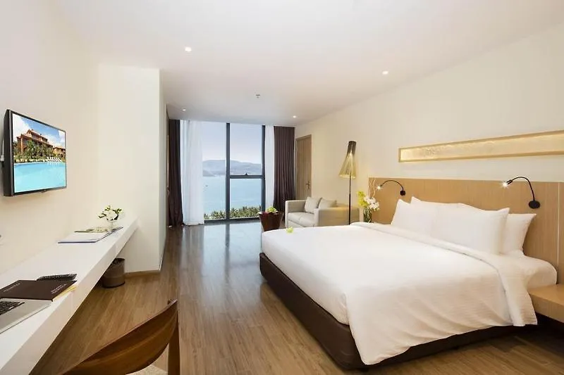 Starcity Hotel & Condotel Beachfront Nha Trang 5*,