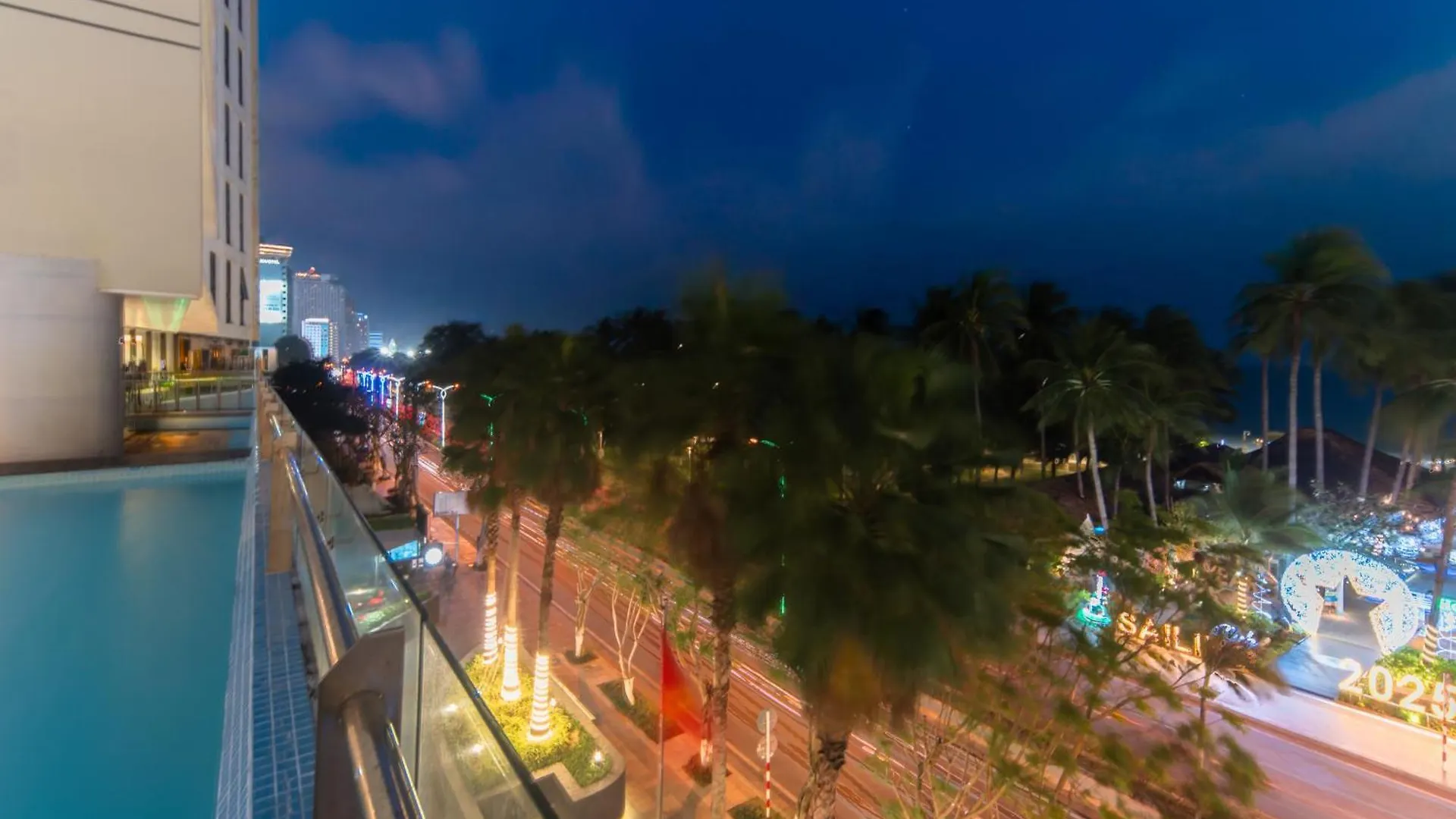 Starcity Hotel & Condotel Beachfront Nha Trang