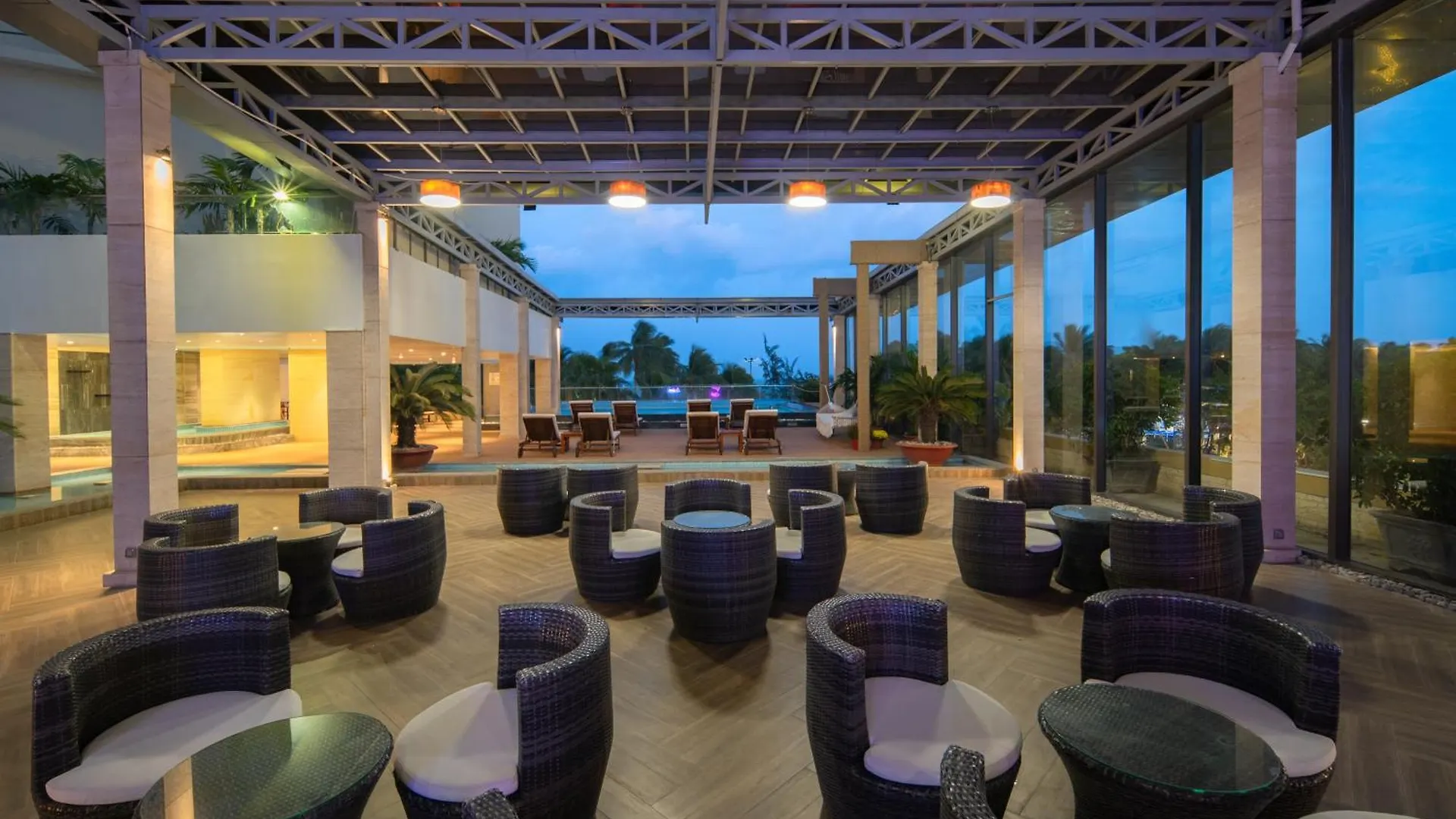 Starcity Hotel & Condotel Beachfront Nha Trang